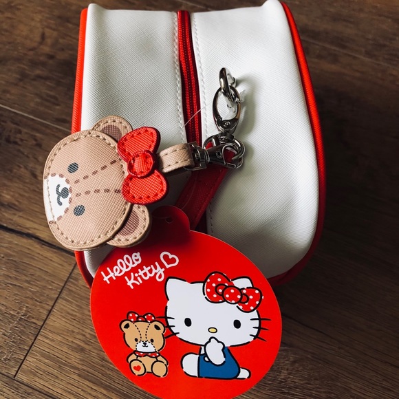 HELLO KITTY-NWT Faux Leather Square Wristlet - Picture 13 of 15